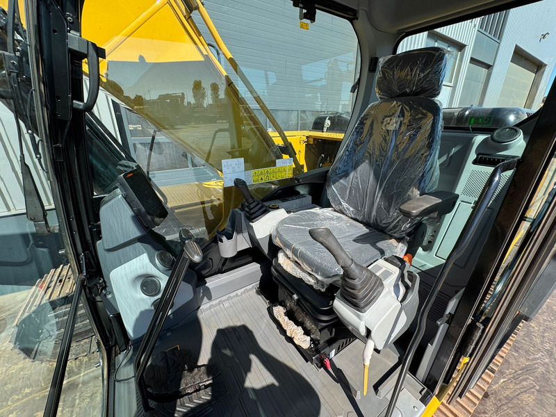 Caterpillar 323D3 - Pelle sur chenille: photos 3 Caterpillar 323D3 - Pelle sur chenille: photos 3