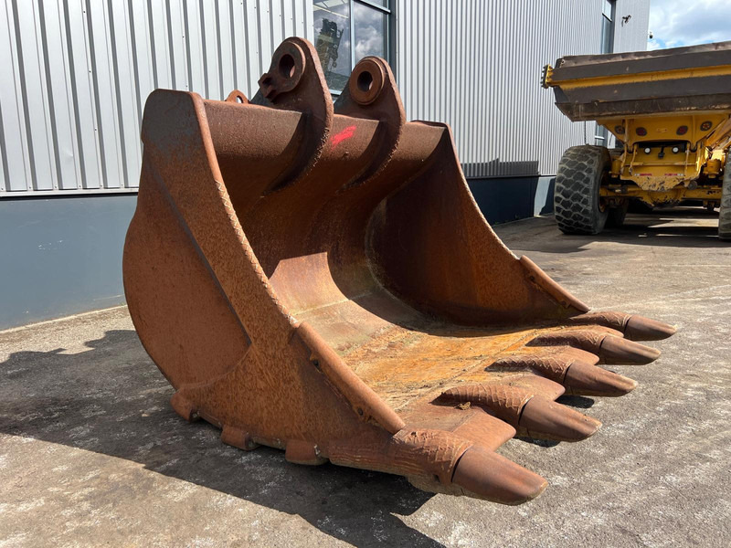 Caterpillar Caterpillar 385 bucket with teeth - Godet: photos 3 Caterpillar Caterpillar 385 bucket with teeth - Godet: photos 3