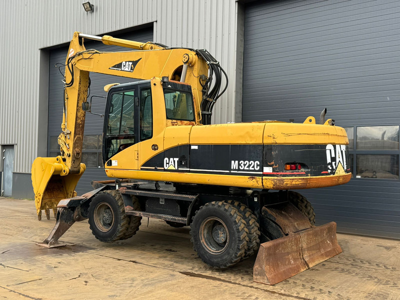Caterpillar M322C - Hydraulic stabilizers / VA Triple boom / CE-certified, - Pelle sur pneus: photos 3 Caterpillar M322C - Hydraulic stabilizers / VA Triple boom / CE-certified, - Pelle sur pneus: photos 3