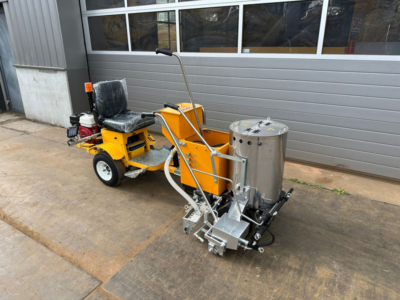 Giga power 860 Road Marking Machine - Voiture: photos 4 Giga power 860 Road Marking Machine - Voiture: photos 4
