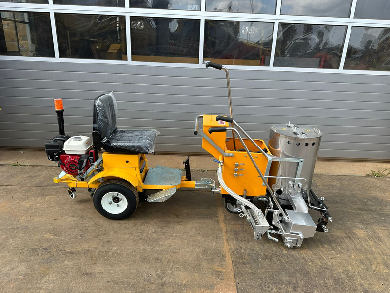 Giga power 860 Road Marking Machine - Voiture: photos 5 Giga power 860 Road Marking Machine - Voiture: photos 5
