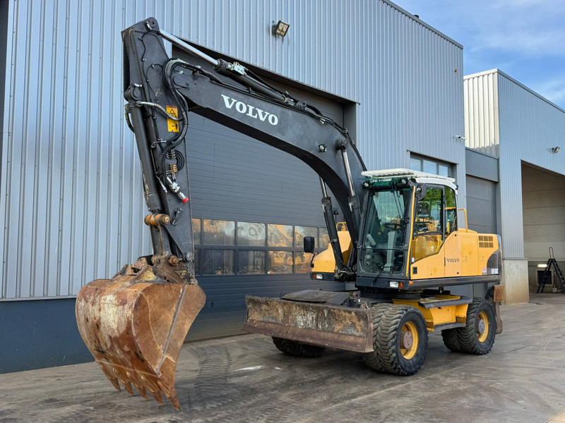 Volvo EW180C - Pelle sur pneus: photos 3 Volvo EW180C - Pelle sur pneus: photos 3