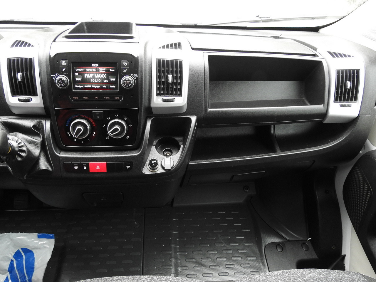 FIAT DUCATO BOX LIFT 8 PALLETS CRUISE CONTROL NAVIGATION AIR CONDITIONING LED LIGHTS 130HP — crédit-bail FIAT DUCATO BOX LIFT 8 PALLETS CRUISE CONTROL NAVIGATION AIR CONDITIONING LED LIGHTS 130HP: photos 35 FIAT DUCATO BOX LIFT 8 PALLETS CRUISE CONTROL NAVIGATION AIR CONDITIONING LED LIGHTS 130HP — crédit-bail FIAT DUCATO BOX LIFT 8 PALLETS CRUISE CONTROL NAVIGATION AIR CONDITIONING LED LIGHTS 130HP: photos 35