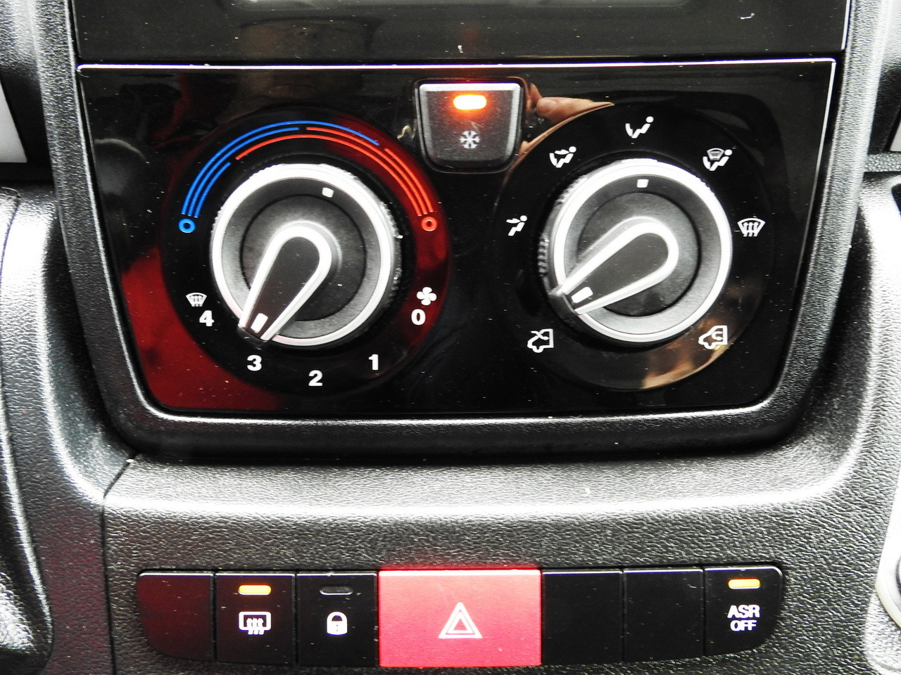 FIAT DUCATO BOX LIFT 8 PALLETS CRUISE CONTROL NAVIGATION AIR CONDITIONING LED LIGHTS 130HP — crédit-bail FIAT DUCATO BOX LIFT 8 PALLETS CRUISE CONTROL NAVIGATION AIR CONDITIONING LED LIGHTS 130HP: photos 40 FIAT DUCATO BOX LIFT 8 PALLETS CRUISE CONTROL NAVIGATION AIR CONDITIONING LED LIGHTS 130HP — crédit-bail FIAT DUCATO BOX LIFT 8 PALLETS CRUISE CONTROL NAVIGATION AIR CONDITIONING LED LIGHTS 130HP: photos 40