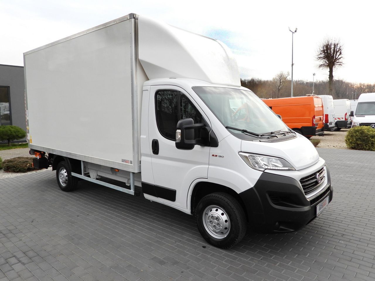 FIAT DUCATO BOX LIFT 8 PALLETS CRUISE CONTROL NAVIGATION LED LIGHTS AIR CONDITIONING 130HP - Fourgon grand volume: photos 4 FIAT DUCATO BOX LIFT 8 PALLETS CRUISE CONTROL NAVIGATION LED LIGHTS AIR CONDITIONING 130HP - Fourgon grand volume: photos 4