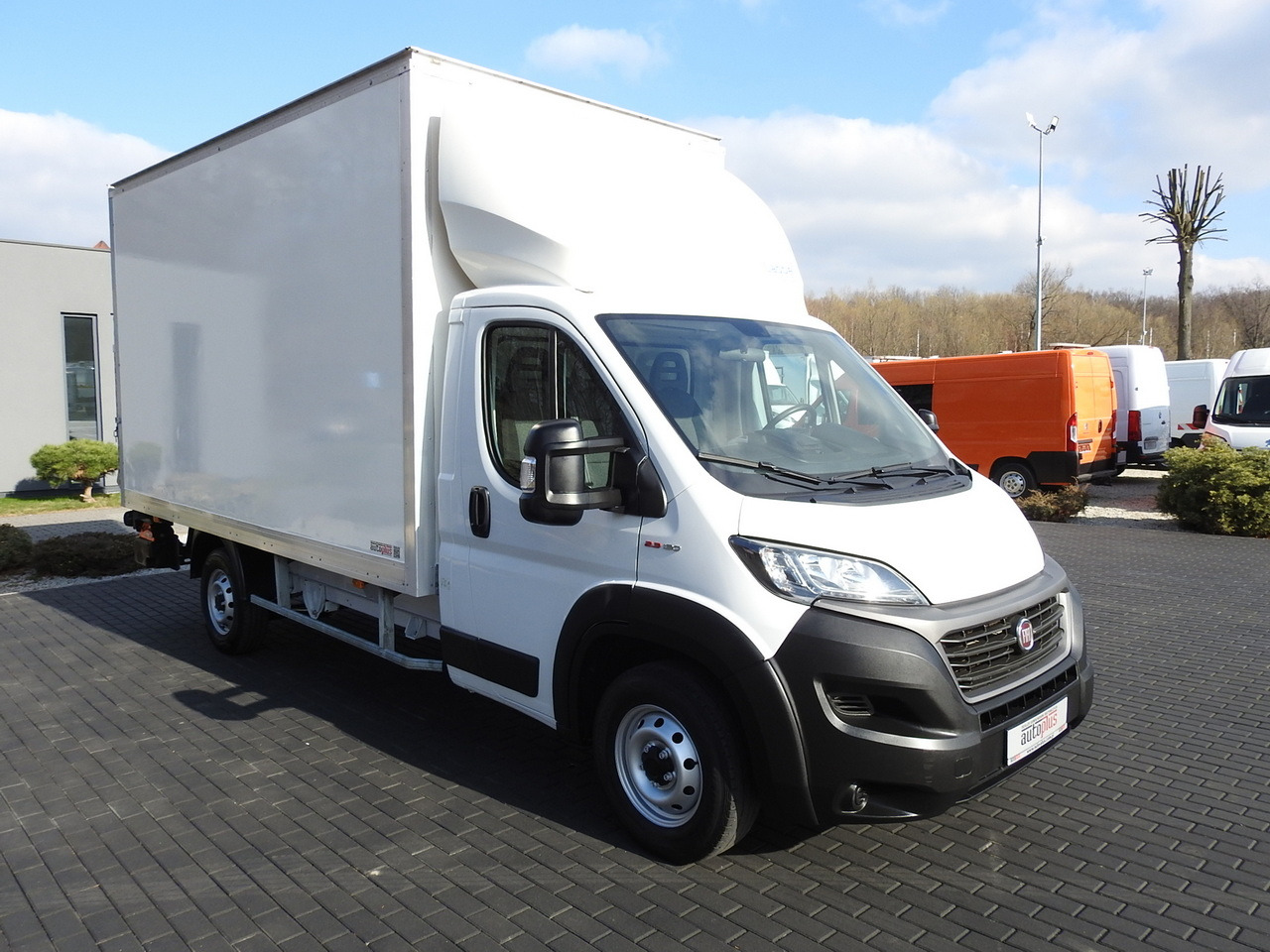 FIAT DUCATO BOX LIFT 8 PALLETS CRUISE CONTROL NAVIGATION LED LIGHTS AIR CONDITIONING 130HP - Fourgon grand volume: photos 4 FIAT DUCATO BOX LIFT 8 PALLETS CRUISE CONTROL NAVIGATION LED LIGHTS AIR CONDITIONING 130HP - Fourgon grand volume: photos 4