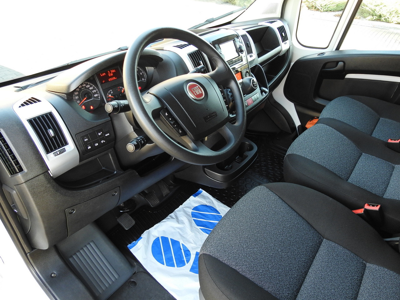 FIAT DUCATO REFRIGERATOR VAN -10*C POWER SUPPLY 230V AIR CONDITIONING 175HP - Utilitaire frigorifique: photos 2 FIAT DUCATO REFRIGERATOR VAN -10*C POWER SUPPLY 230V AIR CONDITIONING 175HP - Utilitaire frigorifique: photos 2