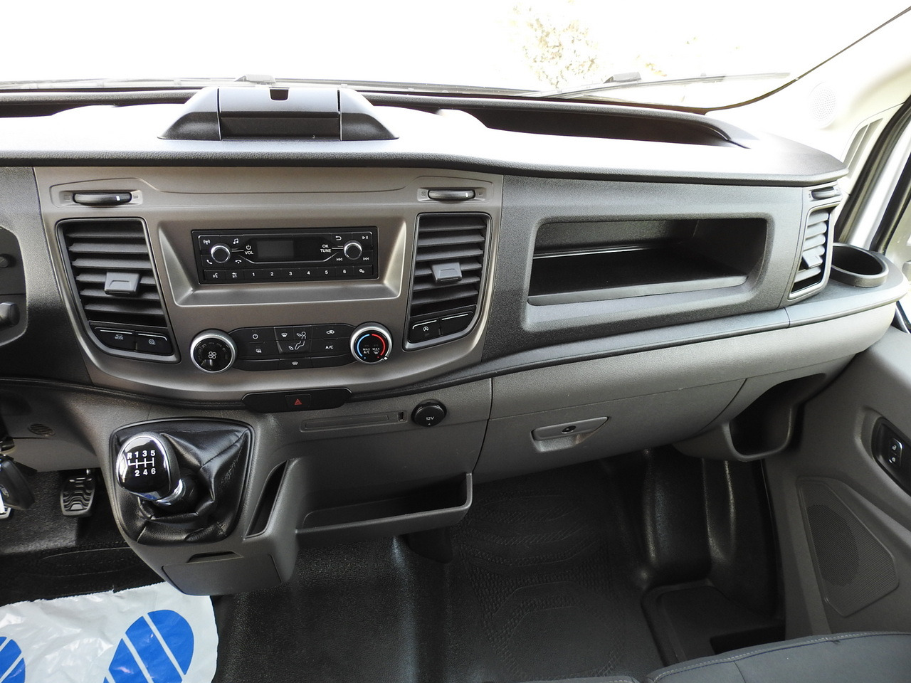 Fourgon grand volume FORD TRANSIT BOX LIFT 8 PALLETS CRUISE CONTROL AIR CONDITIONING  130HP: photos 35
