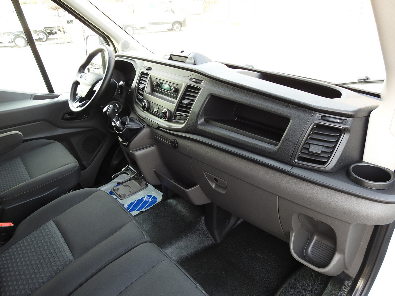 Fourgon grand volume FORD TRANSIT BOX LIFT 8 PALLETS CRUISE CONTROL AIR CONDITIONING  130HP: photos 43