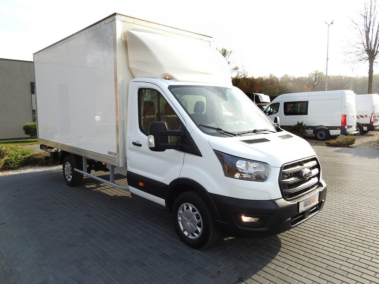 FORD TRANSIT BOX LIFT 8 PALLETS CRUISE CONTROL AIR CONDITIONING 130HP - Fourgon grand volume: photos 4 FORD TRANSIT BOX LIFT 8 PALLETS CRUISE CONTROL AIR CONDITIONING 130HP - Fourgon grand volume: photos 4