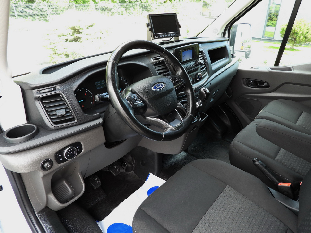 FORD TRANSIT BOX LIFT 8 PALLETS CRUISE CONTROL LED LIGHTS TWIN WHEELS AIR CONDITIONING 130HP - Fourgon grand volume: photos 2 FORD TRANSIT BOX LIFT 8 PALLETS CRUISE CONTROL LED LIGHTS TWIN WHEELS AIR CONDITIONING 130HP - Fourgon grand volume: photos 2