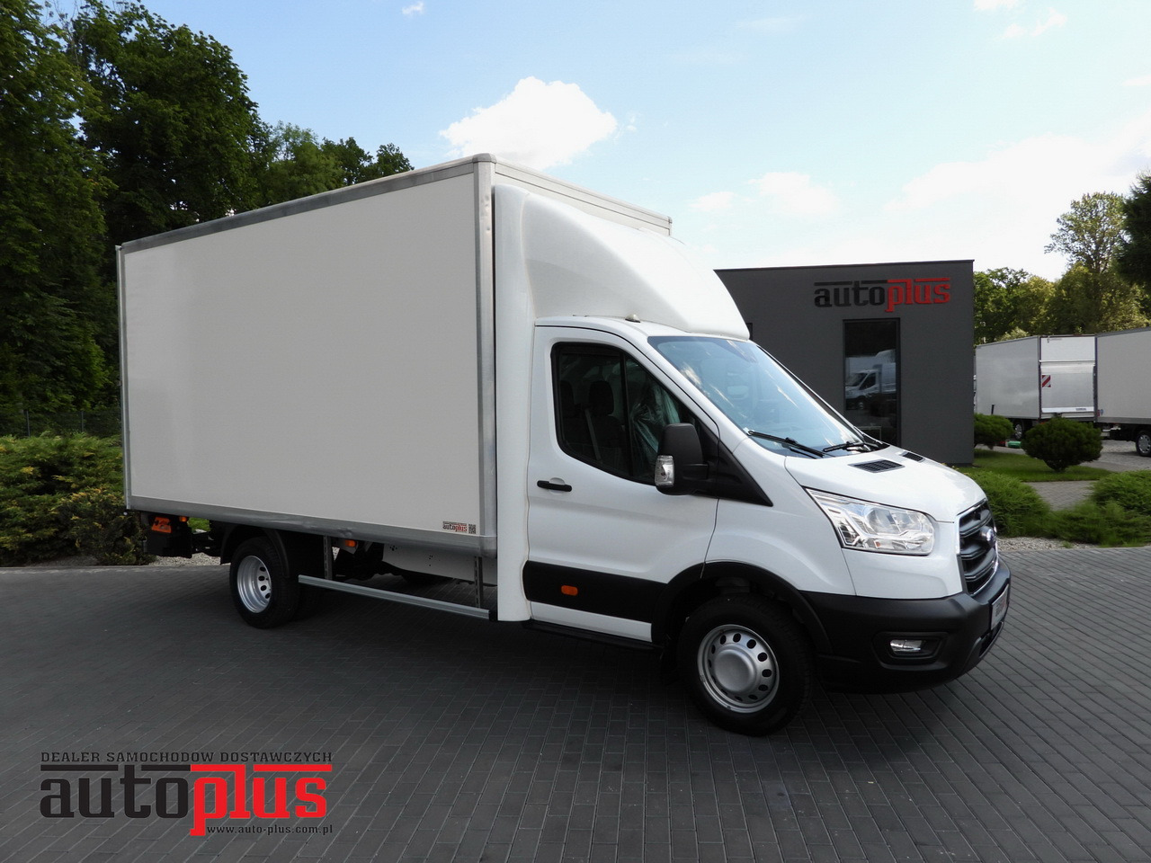FORD TRANSIT BOX LIFT 8 PALLETS CRUISE CONTROL LED LIGHTS TWIN WHEELS AIR CONDITIONING 130HP - Fourgon grand volume: photos 1 FORD TRANSIT BOX LIFT 8 PALLETS CRUISE CONTROL LED LIGHTS TWIN WHEELS AIR CONDITIONING 130HP - Fourgon grand volume: photos 1