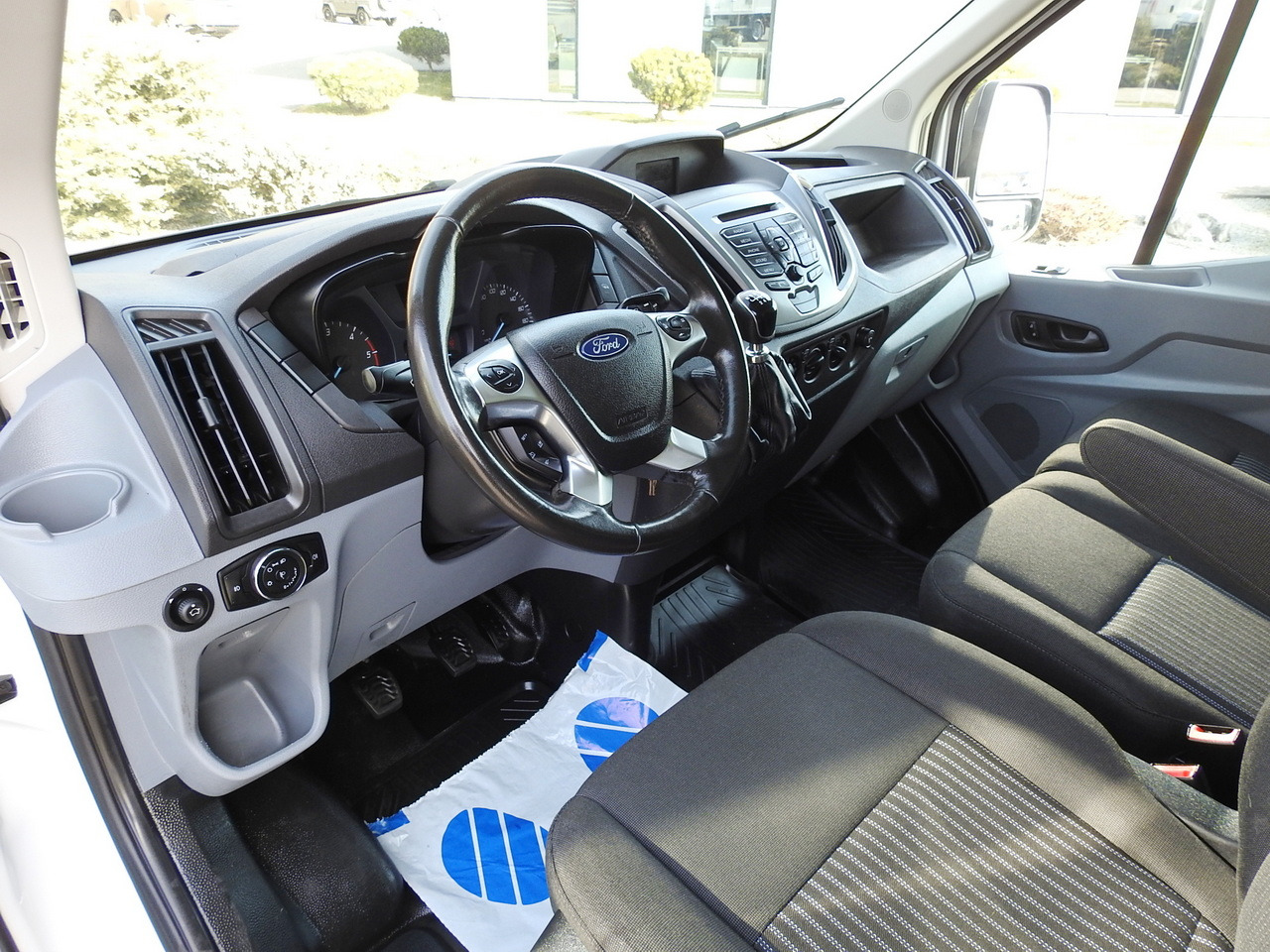 FORD TRANSIT BOX LIFT 8 PALLETS CRUISE CONTROL LED LIGHTS TWIN WHEELS AIR CONDITIONING 170HP - Fourgon grand volume: photos 2 FORD TRANSIT BOX LIFT 8 PALLETS CRUISE CONTROL LED LIGHTS TWIN WHEELS AIR CONDITIONING 170HP - Fourgon grand volume: photos 2