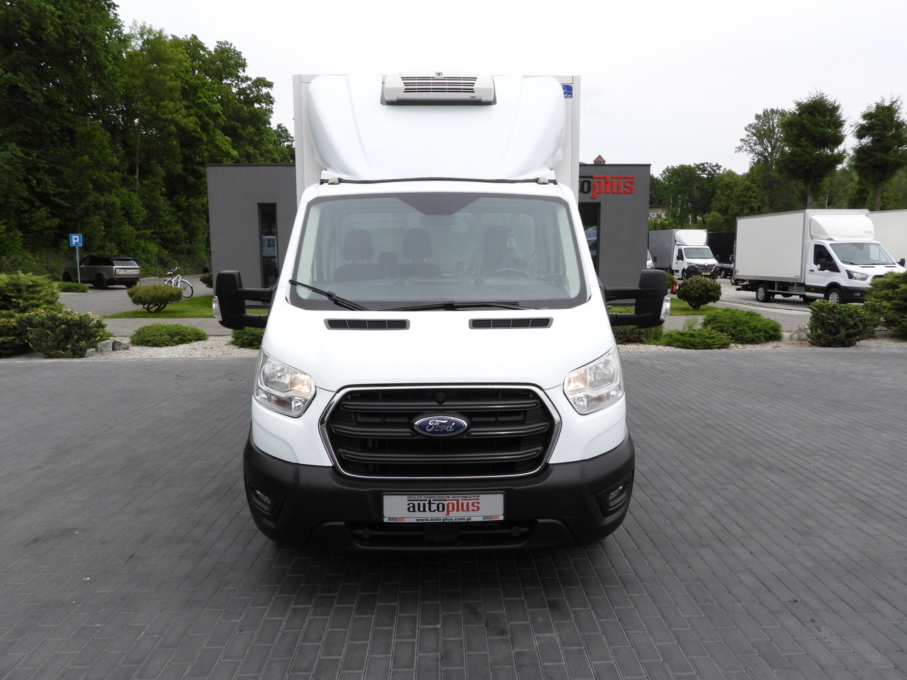 FORD TRANSIT BOX / REFRIGERATOR BOX 5*C / CRUISE CONTROL LED LIGHTS TWIN WHEELS AIR CONDITIONING 130HP - Fourgon grand volume: photos 5 FORD TRANSIT BOX / REFRIGERATOR BOX 5*C / CRUISE CONTROL LED LIGHTS TWIN WHEELS AIR CONDITIONING 130HP - Fourgon grand volume: photos 5
