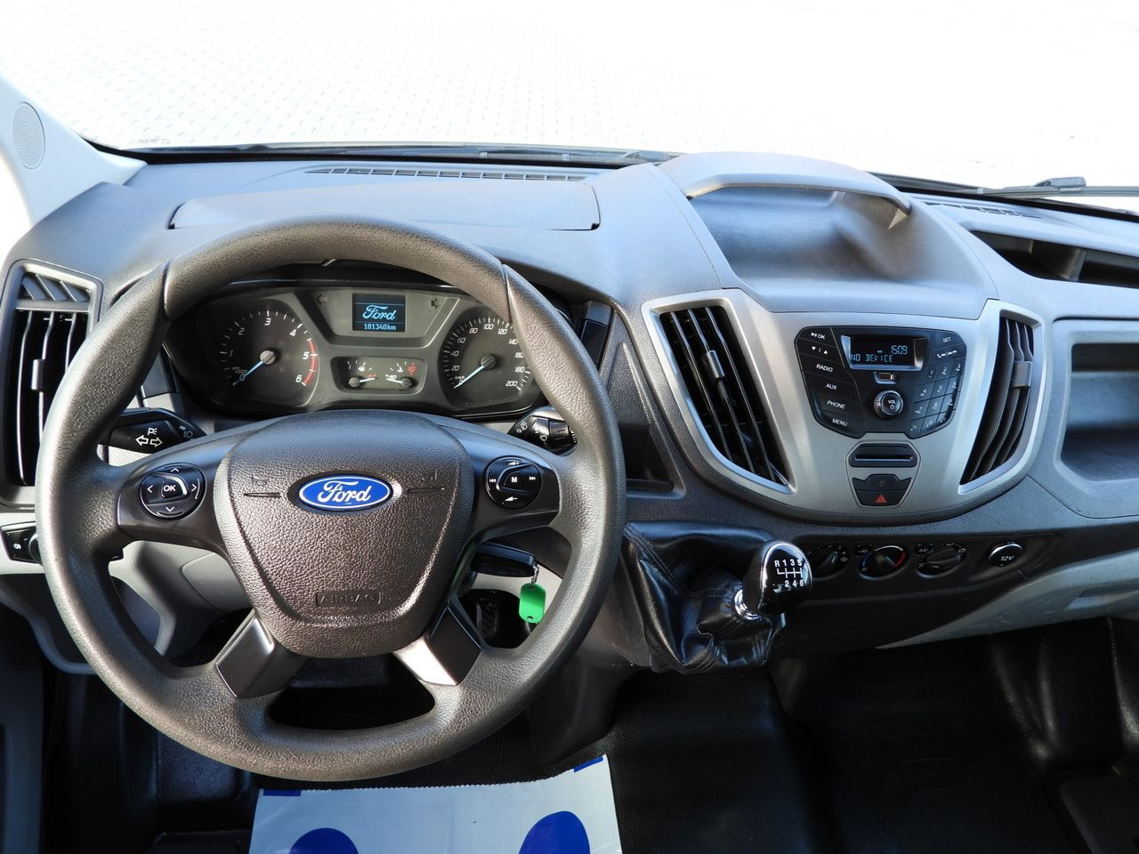 Utilitaire plateau FORD TRANSIT STAKE BODY 8 PALLETS TWIN WHEELS AIR CONDITIONING  155HP: photos 27