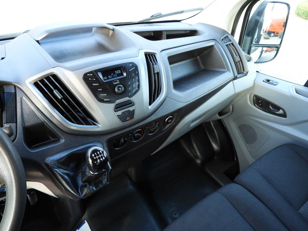 Utilitaire plateau FORD TRANSIT STAKE BODY 8 PALLETS TWIN WHEELS AIR CONDITIONING  155HP: photos 29