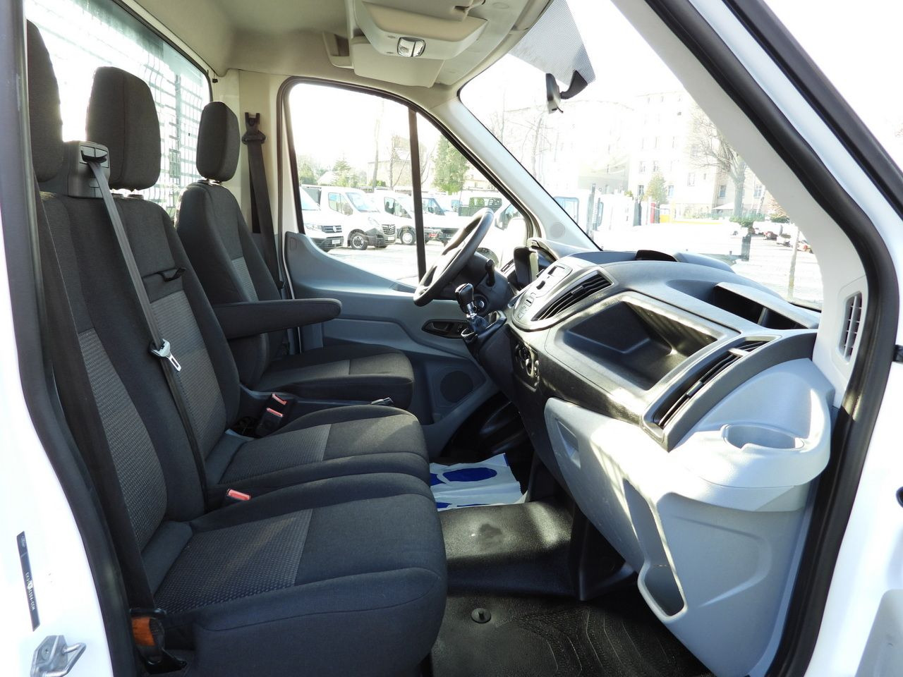 Utilitaire plateau FORD TRANSIT STAKE BODY 8 PALLETS TWIN WHEELS AIR CONDITIONING  155HP: photos 33