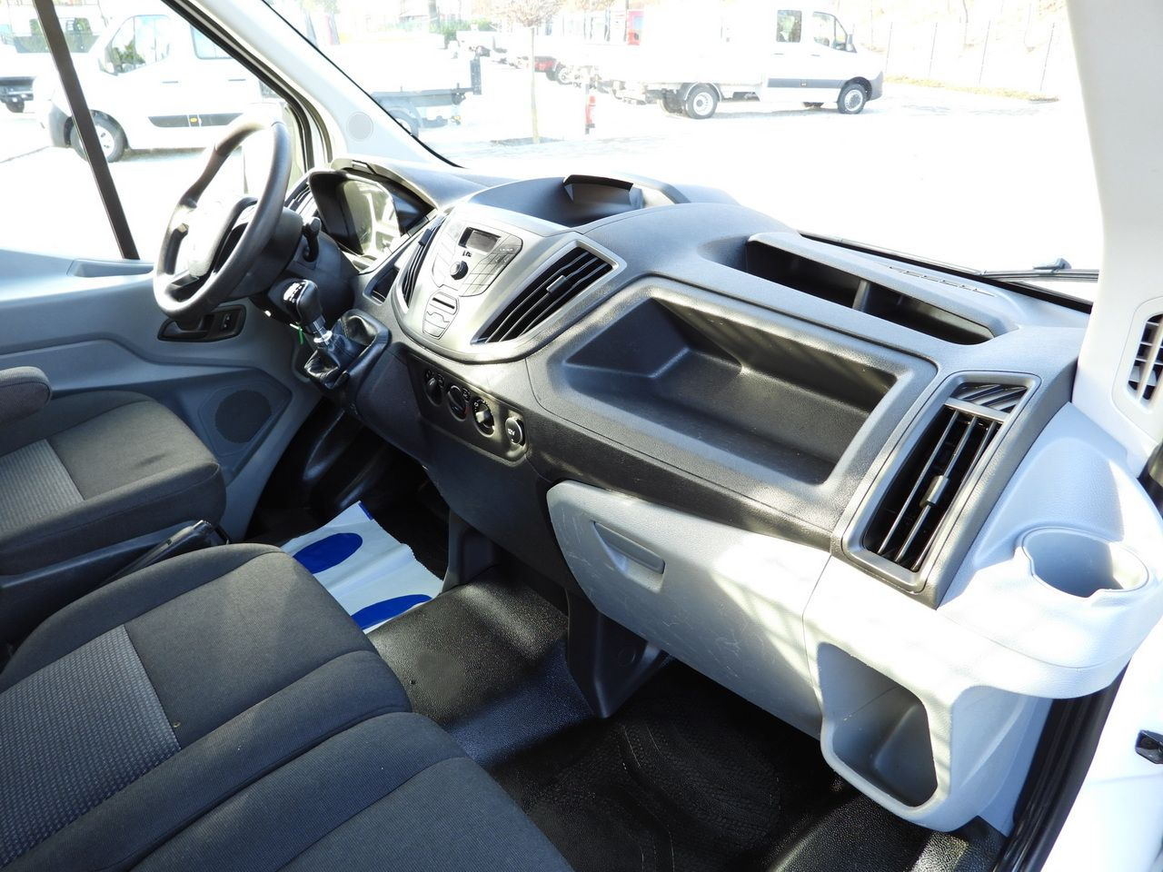 Utilitaire plateau FORD TRANSIT STAKE BODY 8 PALLETS TWIN WHEELS AIR CONDITIONING  155HP: photos 34