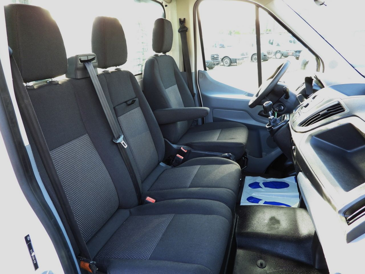 Utilitaire plateau FORD TRANSIT STAKE BODY 8 PALLETS TWIN WHEELS AIR CONDITIONING  155HP: photos 35