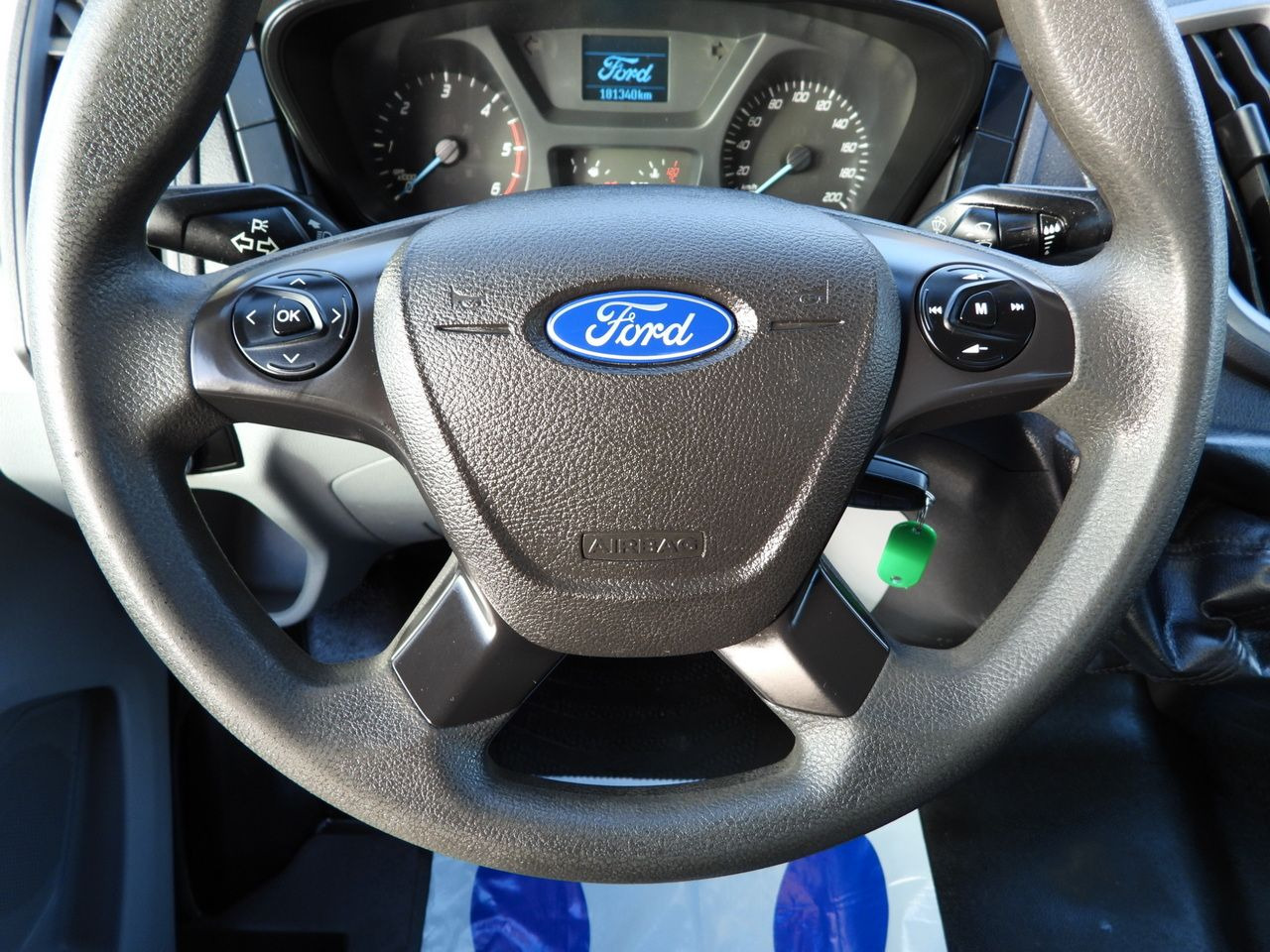 Utilitaire plateau FORD TRANSIT STAKE BODY 8 PALLETS TWIN WHEELS AIR CONDITIONING  155HP: photos 28