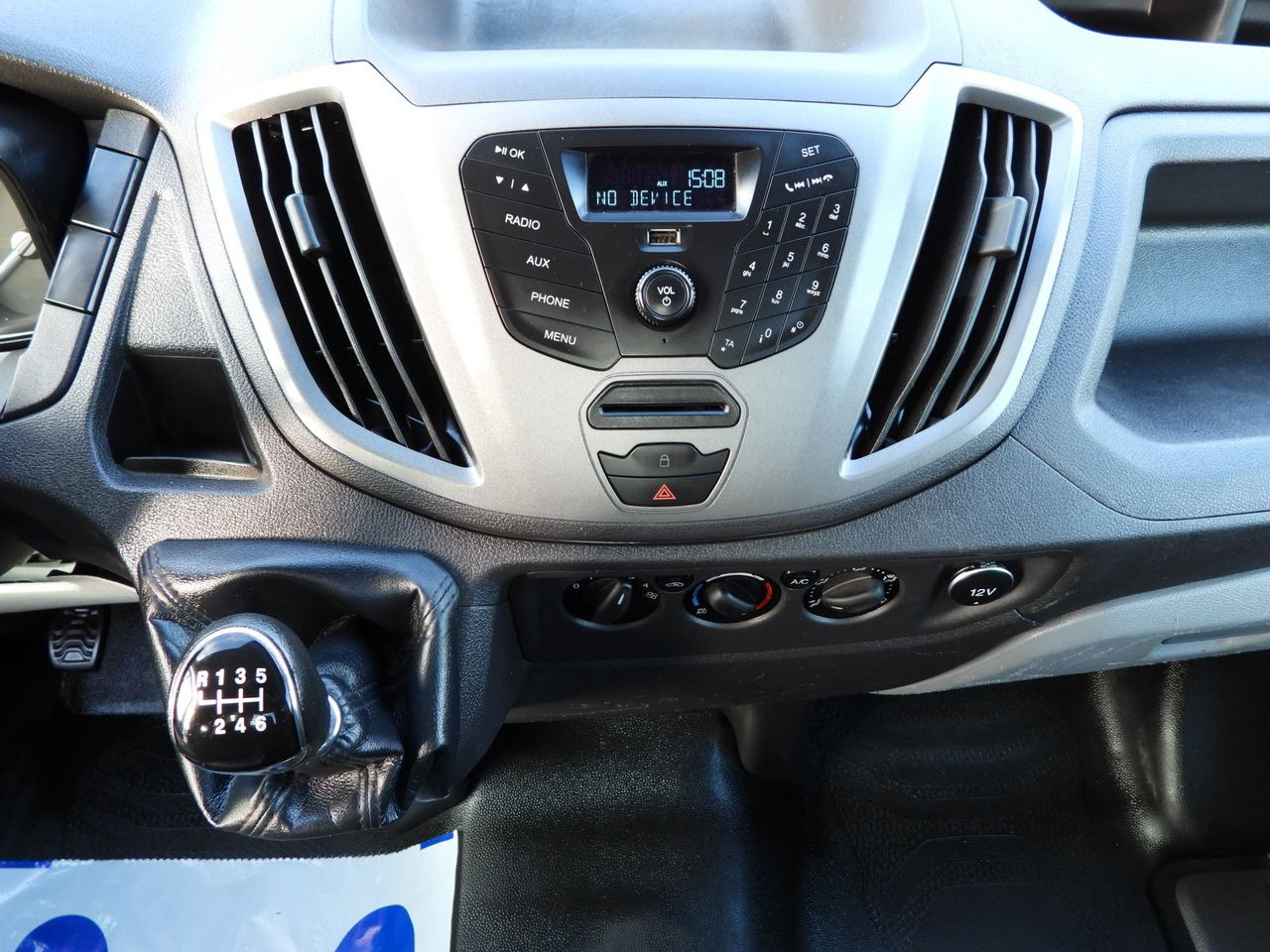 Utilitaire plateau FORD TRANSIT STAKE BODY 8 PALLETS TWIN WHEELS AIR CONDITIONING  155HP: photos 31