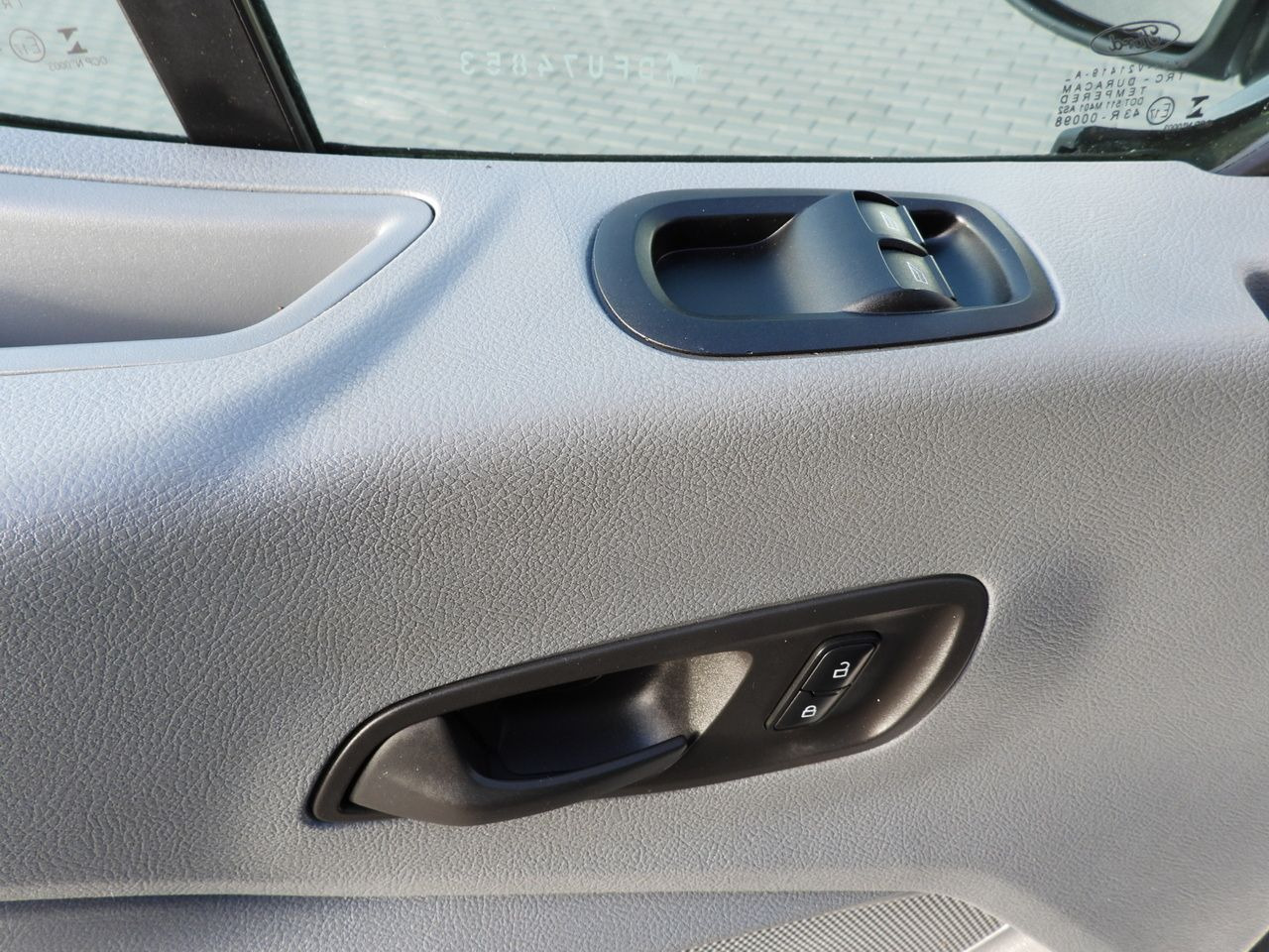 Utilitaire plateau FORD TRANSIT STAKE BODY 8 PALLETS TWIN WHEELS AIR CONDITIONING  155HP: photos 25