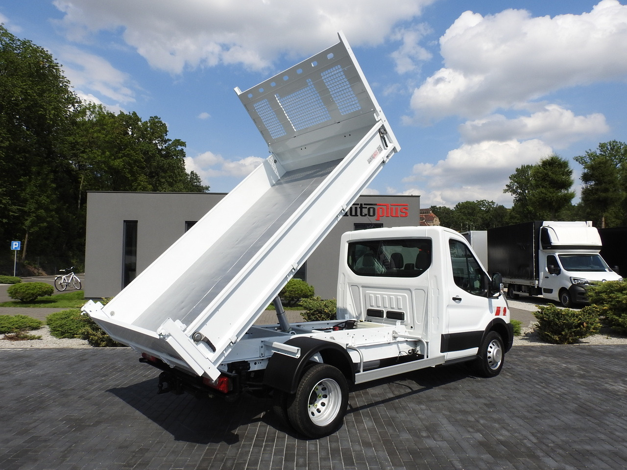 FORD TRANSIT TIPPER CRUISE CONTROL AIR CONDITIONING TWIN WHEELS 170HP - Utilitaire benne: photos 3 FORD TRANSIT TIPPER CRUISE CONTROL AIR CONDITIONING TWIN WHEELS 170HP - Utilitaire benne: photos 3