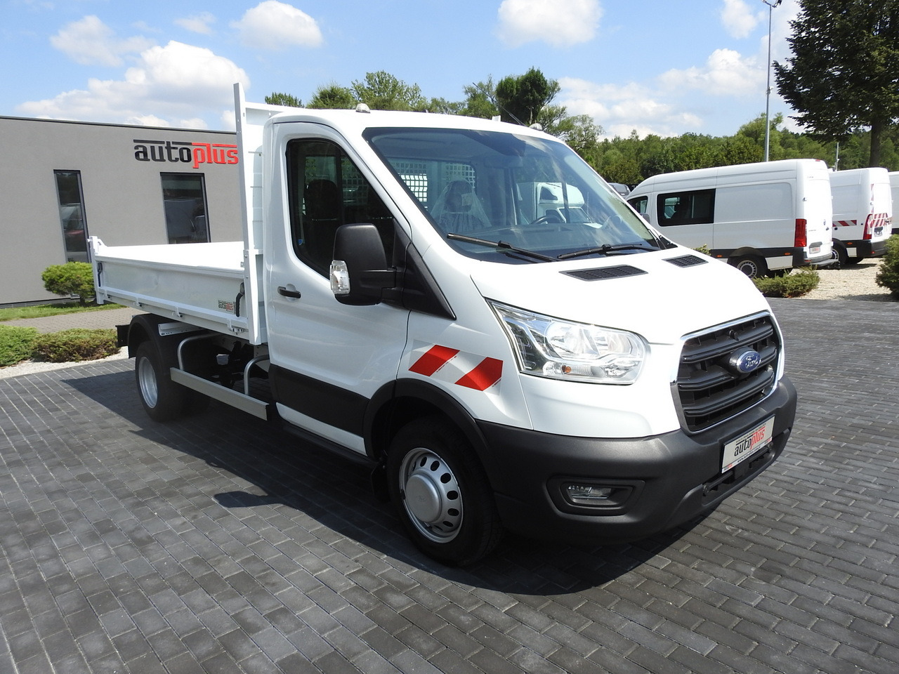 FORD TRANSIT TIPPER CRUISE CONTROL AIR CONDITIONING TWIN WHEELS 170HP - Utilitaire benne: photos 4 FORD TRANSIT TIPPER CRUISE CONTROL AIR CONDITIONING TWIN WHEELS 170HP - Utilitaire benne: photos 4