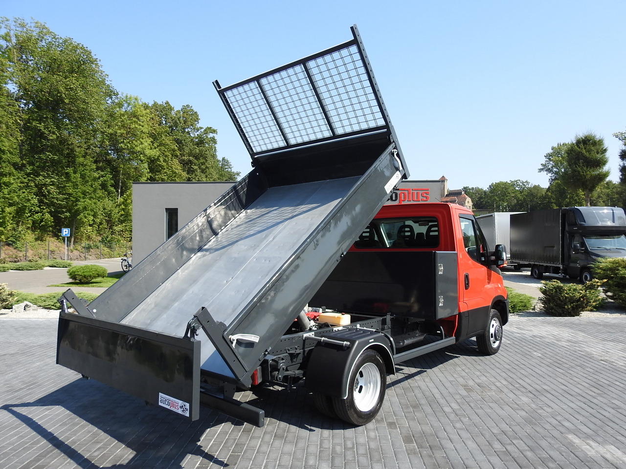 IVECO DAILY 35C13 TIPPER CRUISE CONTROL AIR CONDITIONING TWIN WHEELS  130HP - Utilitaire benne: photos 3 IVECO DAILY 35C13 TIPPER CRUISE CONTROL AIR CONDITIONING TWIN WHEELS  130HP - Utilitaire benne: photos 3