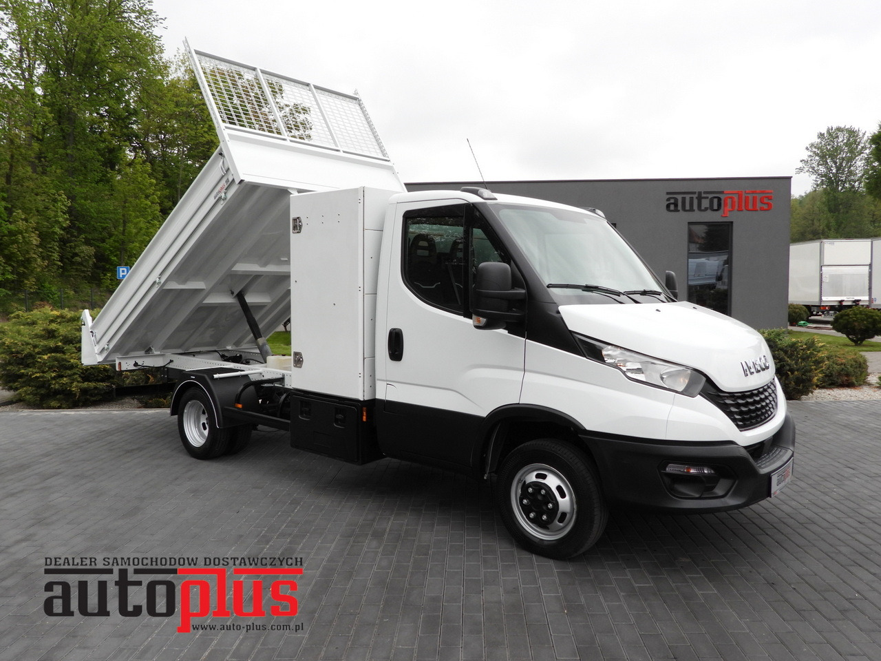 IVECO DAILY 35C14 TIPPER CRUISE CONTROL TWIN WHEELS 140HP - Utilitaire benne: photos 1 IVECO DAILY 35C14 TIPPER CRUISE CONTROL TWIN WHEELS 140HP - Utilitaire benne: photos 1