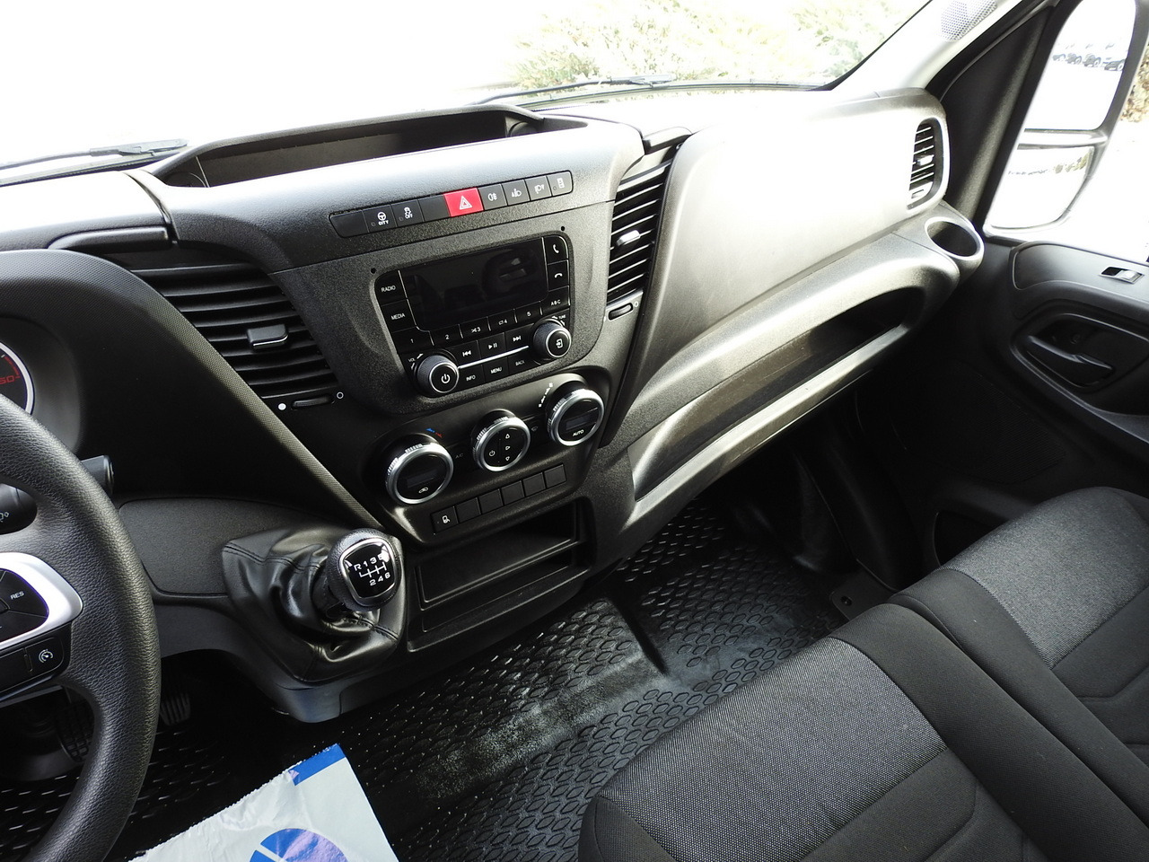 Fourgon grand volume IVECO DAILY 35C16 BOX LIFT 8 PALLETS CRUISE CONTROL TWIN WHEELS AIR CONDITIONING  160HP: photos 32