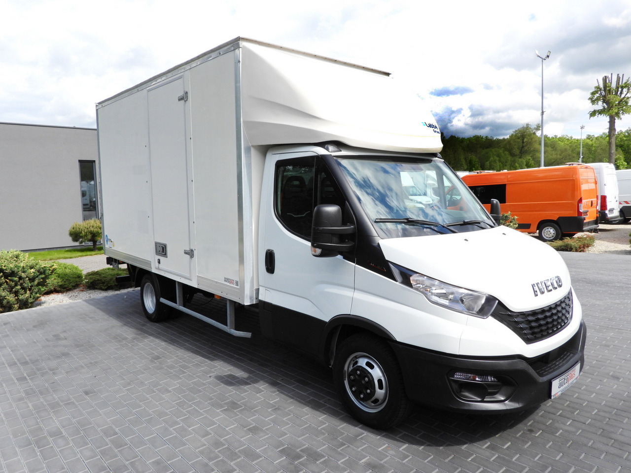 IVECO DAILY 35C16 BOX LIFT 8 PALLETS CRUISE CONTROL TWIN WHEELS AIR CONDITIONING 160HP - Fourgon grand volume: photos 4 IVECO DAILY 35C16 BOX LIFT 8 PALLETS CRUISE CONTROL TWIN WHEELS AIR CONDITIONING 160HP - Fourgon grand volume: photos 4