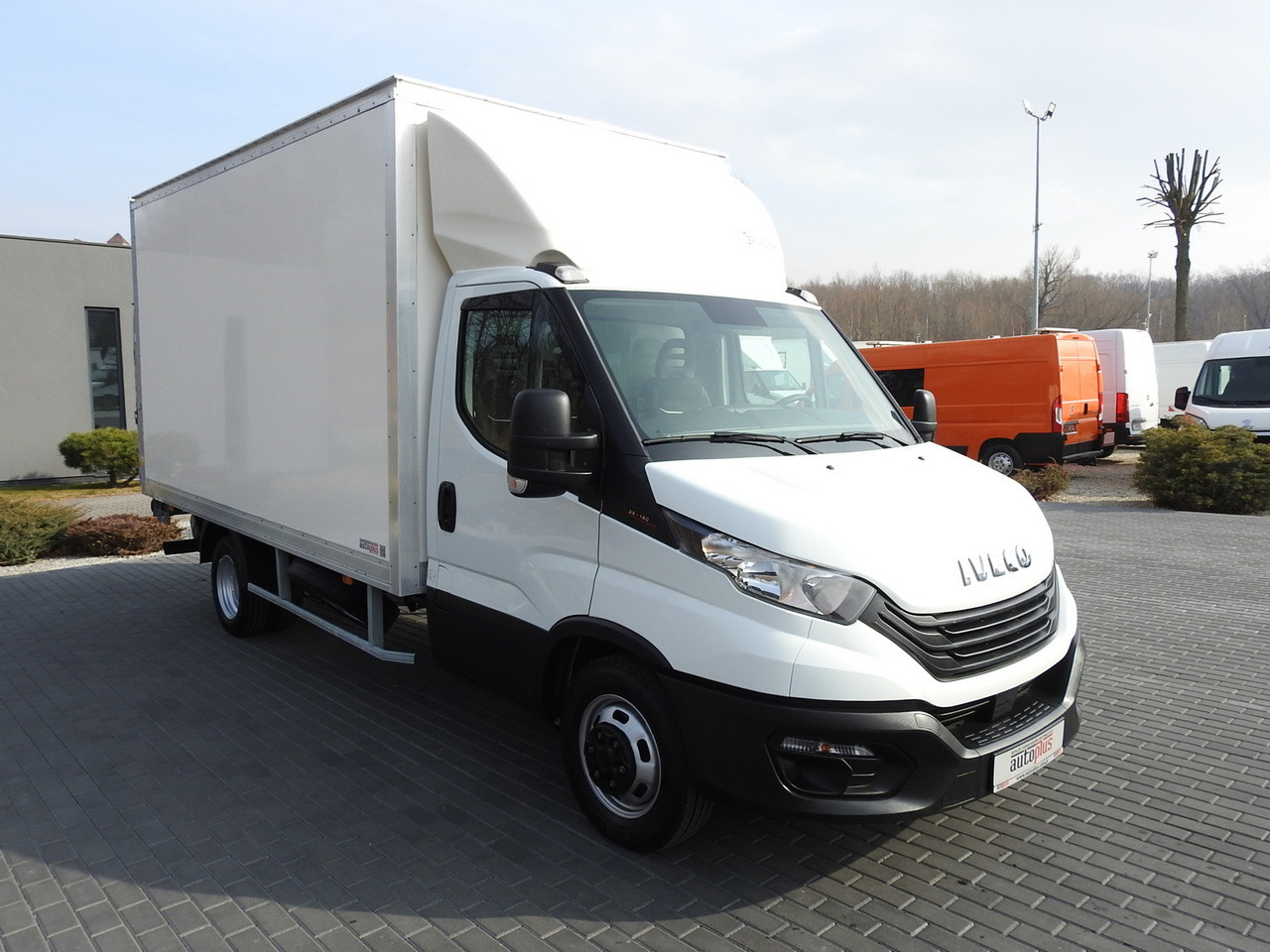 IVECO DAILY 35C16 BOX LIFT 8 PALLETS CRUISE CONTROL TWIN WHEELS AIR CONDITIONING 160HP - Fourgon grand volume: photos 4 IVECO DAILY 35C16 BOX LIFT 8 PALLETS CRUISE CONTROL TWIN WHEELS AIR CONDITIONING 160HP - Fourgon grand volume: photos 4
