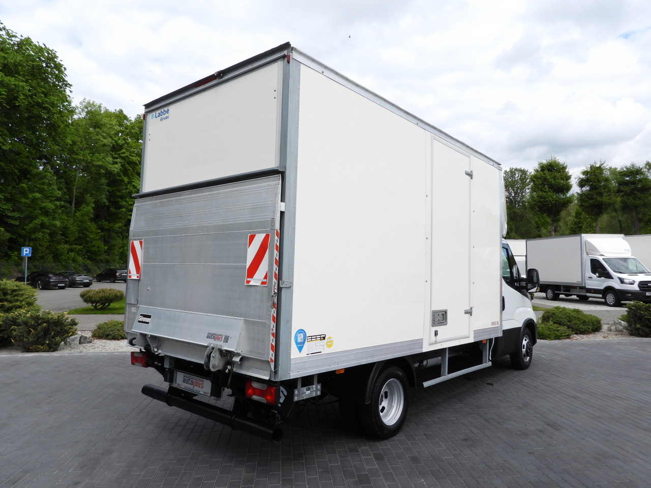 IVECO DAILY 35C16 BOX LIFT 8 PALLETS CRUISE CONTROL TWIN WHEELS AIR CONDITIONING 160HP - Fourgon grand volume: photos 3 IVECO DAILY 35C16 BOX LIFT 8 PALLETS CRUISE CONTROL TWIN WHEELS AIR CONDITIONING 160HP - Fourgon grand volume: photos 3