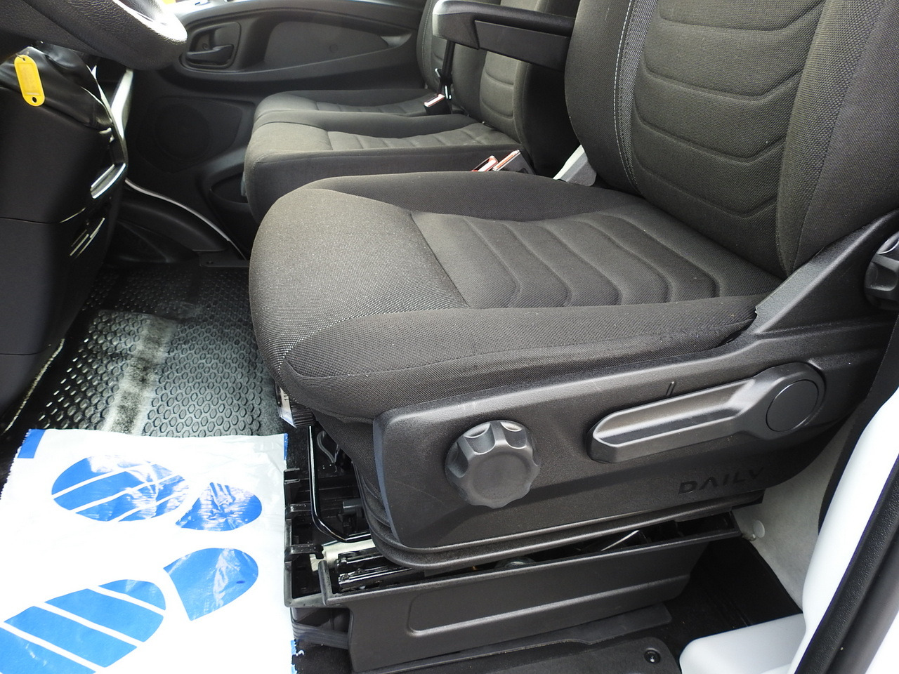 Fourgon grand volume IVECO DAILY 35C16 BOX LIFT 8 PALLETS CRUISE CONTROL TWIN WHEELS AIR CONDITIONING  160HP: photos 27