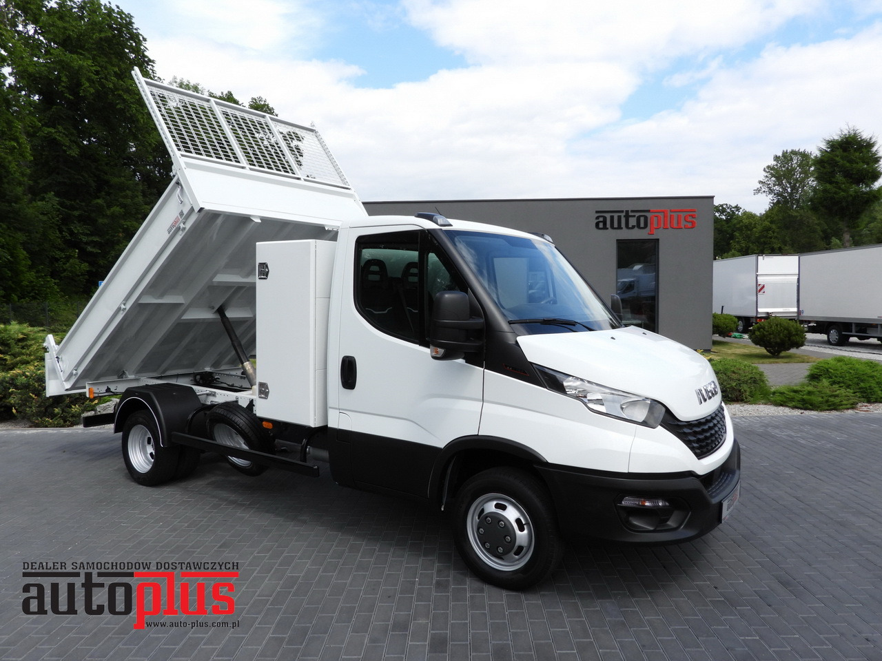 IVECO DAILY 35C16 TIPPER CRUISE CONTROL TWIN WHEELS AIR CONDITIONING 160HP - Utilitaire benne: photos 1 IVECO DAILY 35C16 TIPPER CRUISE CONTROL TWIN WHEELS AIR CONDITIONING 160HP - Utilitaire benne: photos 1