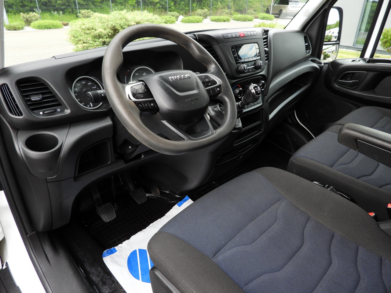 IVECO DAILY 35C16 TIPPER CRUISE CONTROL TWIN WHEELS AIR CONDITIONING 160HP - Utilitaire benne: photos 2 IVECO DAILY 35C16 TIPPER CRUISE CONTROL TWIN WHEELS AIR CONDITIONING 160HP - Utilitaire benne: photos 2