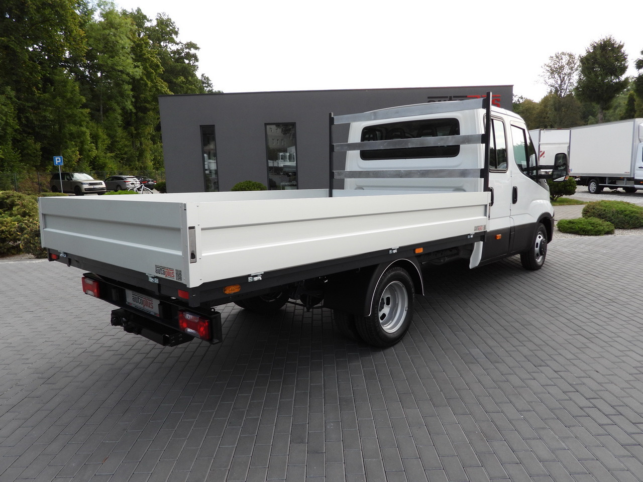 IVECO DAILY 35C17 STAKE BODY DOUBLE CABIN DOKA 7 SEATS CRUISE CONTROL TWIN WHEELS AIR CONDITIONING 170HP - Utilitaire plateau: photos 3 IVECO DAILY 35C17 STAKE BODY DOUBLE CABIN DOKA 7 SEATS CRUISE CONTROL TWIN WHEELS AIR CONDITIONING 170HP - Utilitaire plateau: photos 3