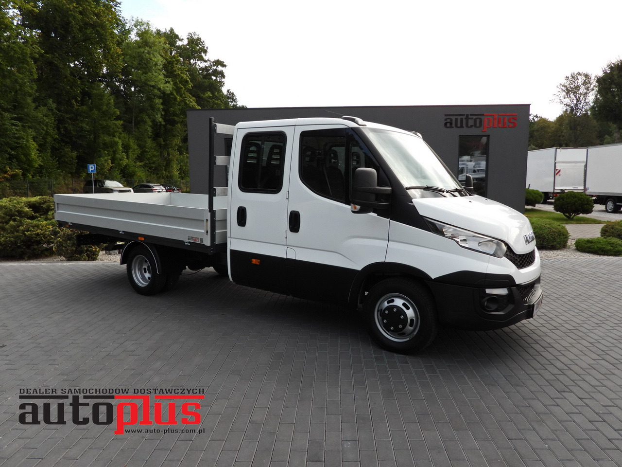 IVECO DAILY 35C17 STAKE BODY DOUBLE CABIN DOKA 7 SEATS CRUISE CONTROL TWIN WHEELS AIR CONDITIONING 170HP - Utilitaire plateau: photos 1 IVECO DAILY 35C17 STAKE BODY DOUBLE CABIN DOKA 7 SEATS CRUISE CONTROL TWIN WHEELS AIR CONDITIONING 170HP - Utilitaire plateau: photos 1