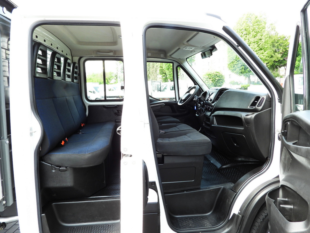 IVECO DAILY 35S12 STAKE BODY DOUBLE CABIN DOKA 7 SEATS AIR CONDITIONING  120HP — crédit-bail IVECO DAILY 35S12 STAKE BODY DOUBLE CABIN DOKA 7 SEATS AIR CONDITIONING  120HP: photos 33