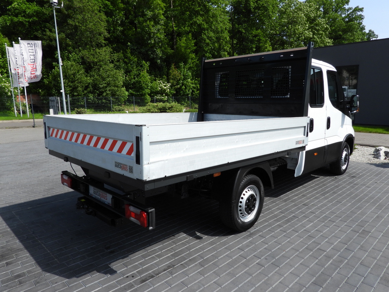 IVECO DAILY 35S12 STAKE BODY DOUBLE CABIN DOKA 7 SEATS AIR CONDITIONING  120HP — crédit-bail IVECO DAILY 35S12 STAKE BODY DOUBLE CABIN DOKA 7 SEATS AIR CONDITIONING  120HP: photos 12