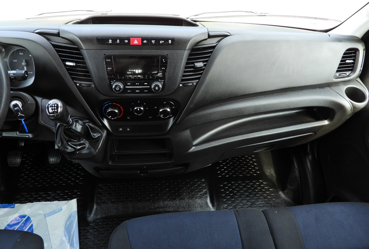 IVECO DAILY 35S12 STAKE BODY DOUBLE CABIN DOKA 7 SEATS AIR CONDITIONING  120HP — crédit-bail IVECO DAILY 35S12 STAKE BODY DOUBLE CABIN DOKA 7 SEATS AIR CONDITIONING  120HP: photos 27