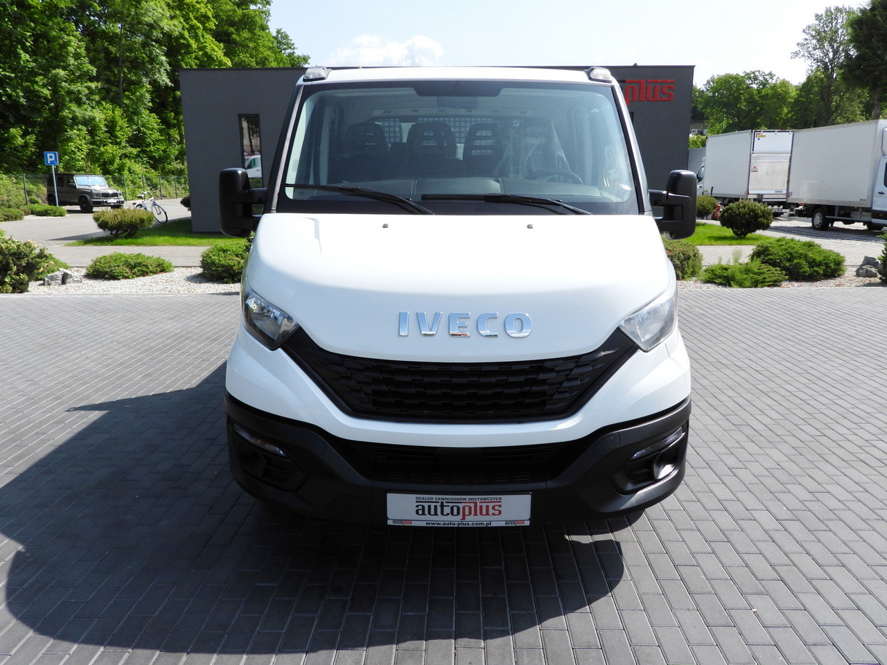 IVECO DAILY 35S12 STAKE BODY DOUBLE CABIN DOKA 7 SEATS AIR CONDITIONING 120HP - Utilitaire plateau: photos 5 IVECO DAILY 35S12 STAKE BODY DOUBLE CABIN DOKA 7 SEATS AIR CONDITIONING 120HP - Utilitaire plateau: photos 5