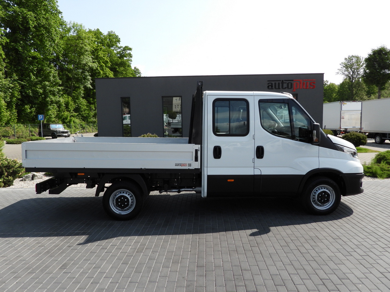 IVECO DAILY 35S12 STAKE BODY DOUBLE CABIN DOKA 7 SEATS AIR CONDITIONING  120HP — crédit-bail IVECO DAILY 35S12 STAKE BODY DOUBLE CABIN DOKA 7 SEATS AIR CONDITIONING  120HP: photos 7