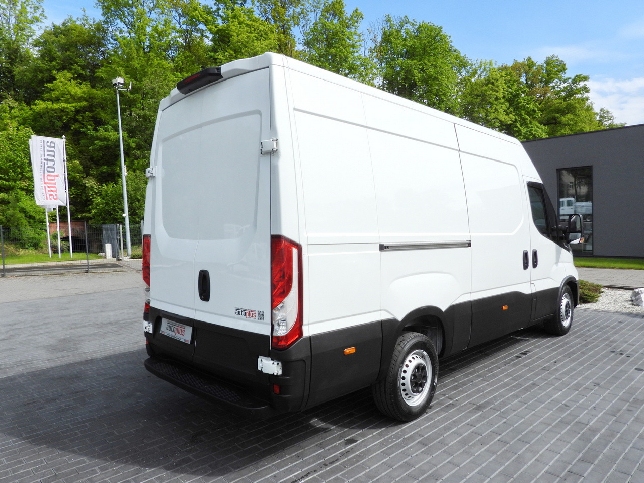 Utilitaire frigorifique IVECO DAILY 35S14 REFRIGERATOR VAN -10*C POWER SUPPLY 230V CRUISE CONTROL AUTOMATIC TRANSMISSION HI-MATIC AIR CONDITIONING  140HP: photos 16