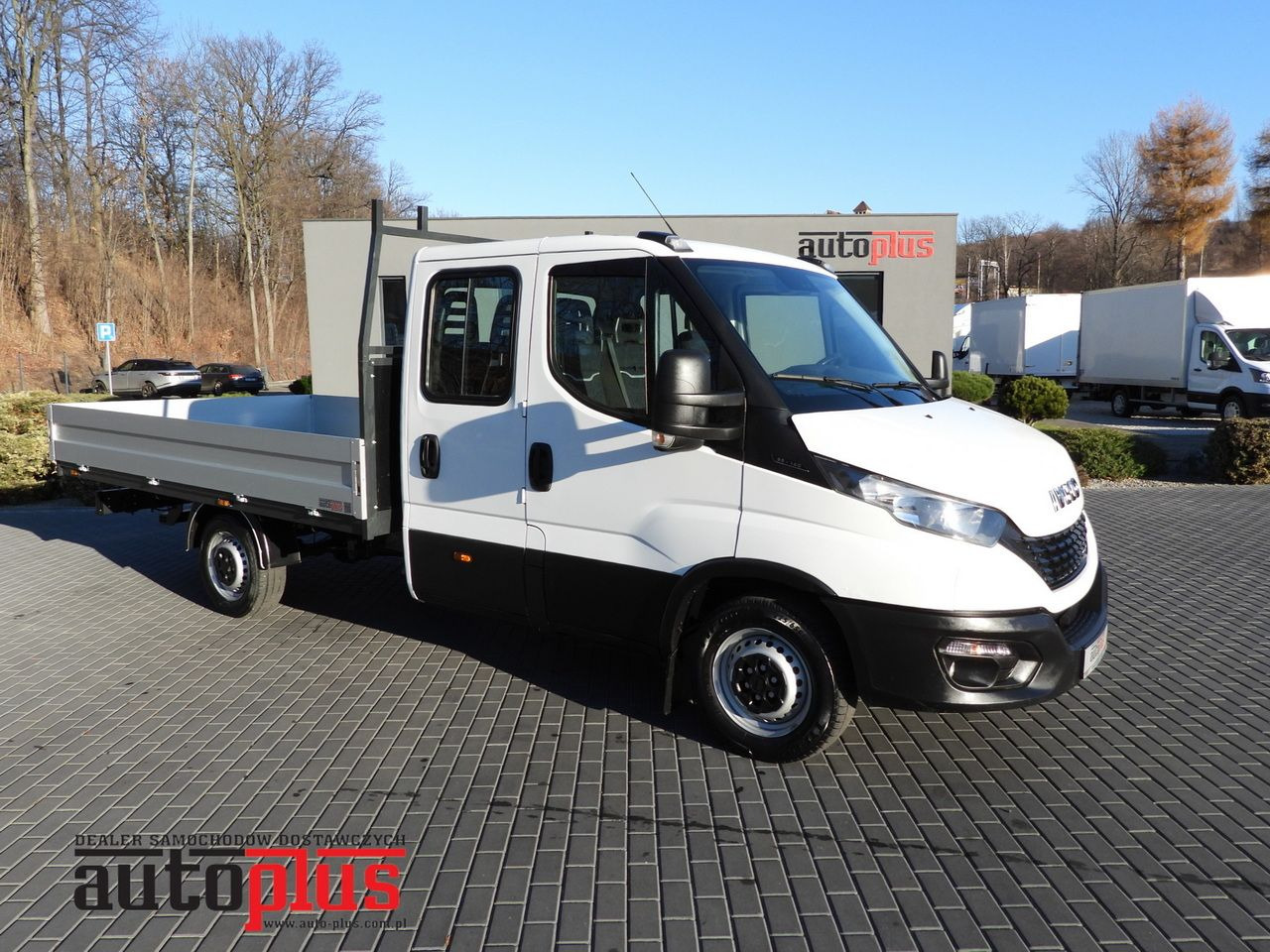 IVECO DAILY 35S14 STAKE BODY DOUBLE CABIN DOKA 7 SEATS CRUISE CONTROL AIR CONDITIONING 140HP - Utilitaire double cabine: photos 1 IVECO DAILY 35S14 STAKE BODY DOUBLE CABIN DOKA 7 SEATS CRUISE CONTROL AIR CONDITIONING 140HP - Utilitaire double cabine: photos 1