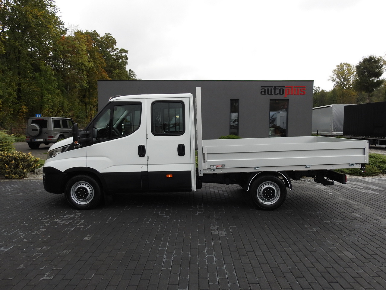 IVECO DAILY 35S15 STAKE BODY DOUBLE CABIN DOKA 7 SEATS AIR CONDITIONING  150HP — crédit-bail IVECO DAILY 35S15 STAKE BODY DOUBLE CABIN DOKA 7 SEATS AIR CONDITIONING  150HP: photos 8