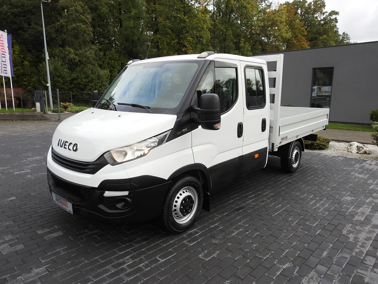 IVECO DAILY 35S15 STAKE BODY DOUBLE CABIN DOKA 7 SEATS AIR CONDITIONING  150HP — crédit-bail IVECO DAILY 35S15 STAKE BODY DOUBLE CABIN DOKA 7 SEATS AIR CONDITIONING  150HP: photos 6