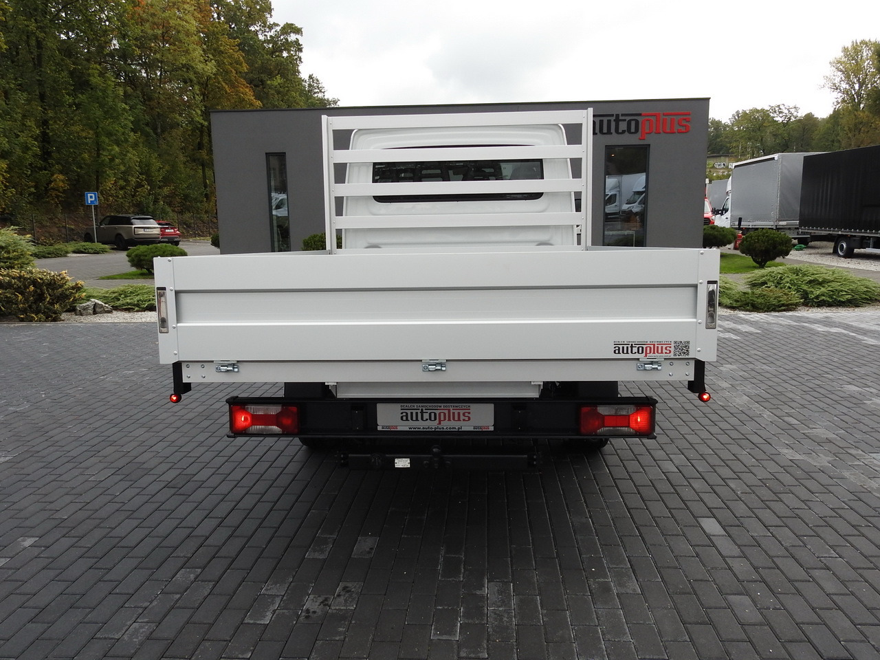 IVECO DAILY 35S15 STAKE BODY DOUBLE CABIN DOKA 7 SEATS AIR CONDITIONING  150HP — crédit-bail IVECO DAILY 35S15 STAKE BODY DOUBLE CABIN DOKA 7 SEATS AIR CONDITIONING  150HP: photos 10