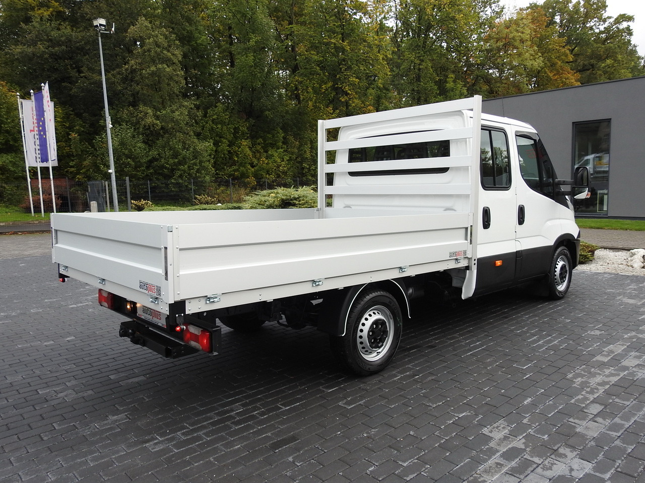 IVECO DAILY 35S15 STAKE BODY DOUBLE CABIN DOKA 7 SEATS AIR CONDITIONING  150HP — crédit-bail IVECO DAILY 35S15 STAKE BODY DOUBLE CABIN DOKA 7 SEATS AIR CONDITIONING  150HP: photos 13